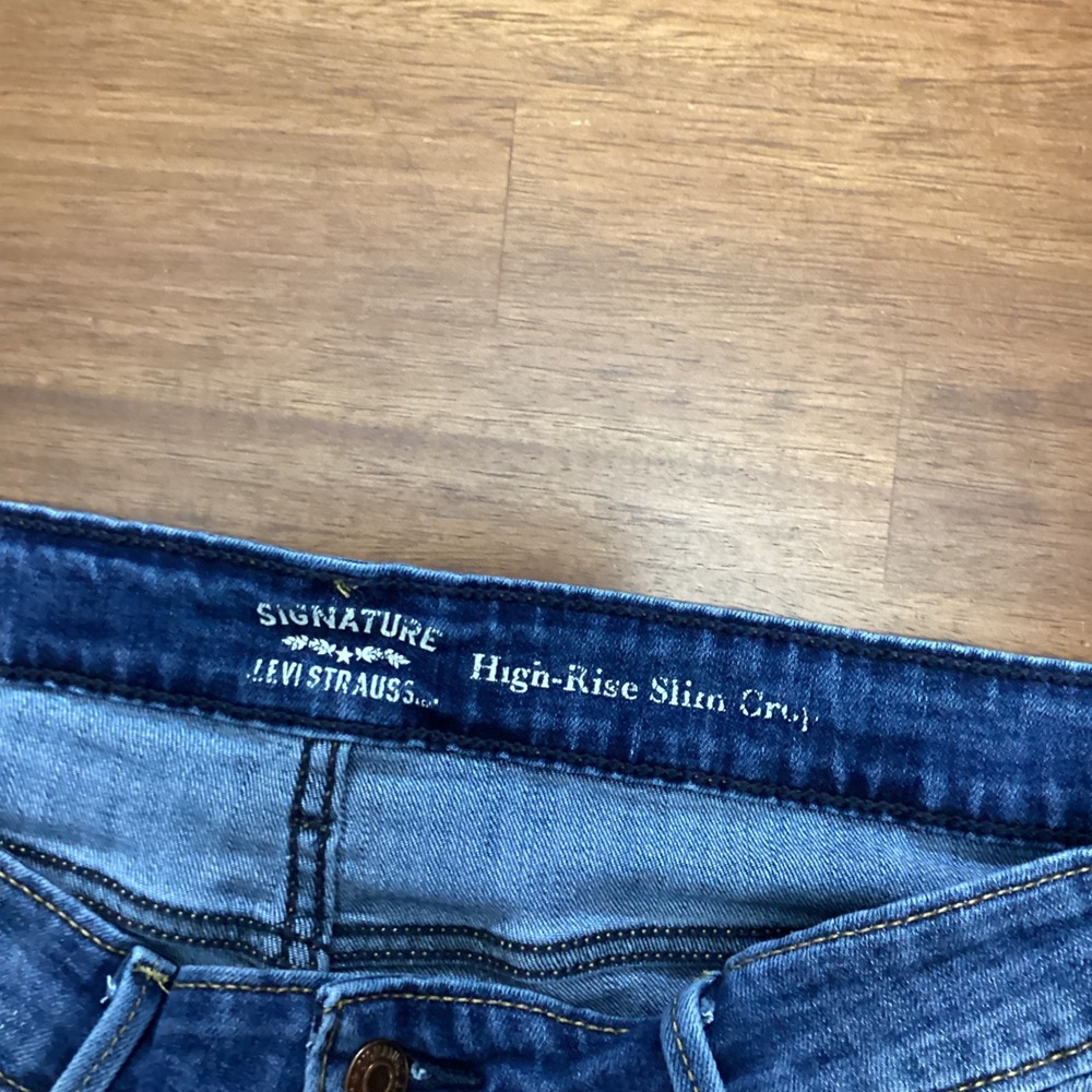 Signature Levi Strauss High Rise Slim Crop Jeans Size 16 Medium Wash Distressed - Picture 9 of 10